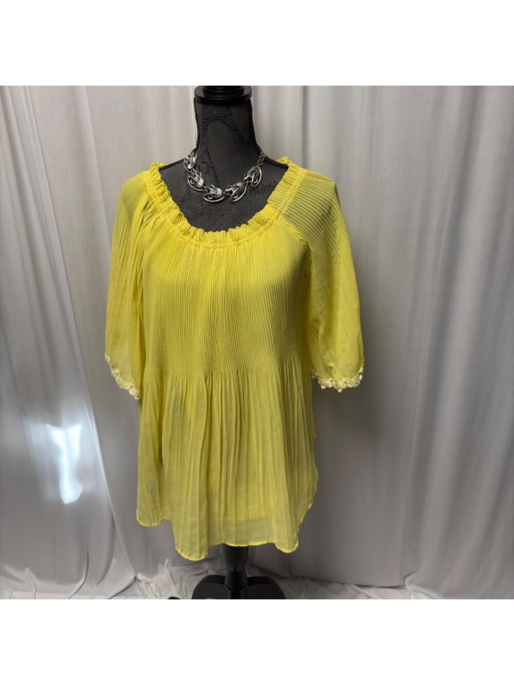 Davi Dani Womens Yellow Pleated Blouse Size Large Flowy Boho Cottagecore Top